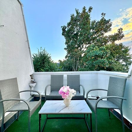 Newly Renovated Kensington 2 Bedroom Apartment With Balcony Near Harrods Sleeps 6, 2 Min Walk From Station Londen Buitenkant foto