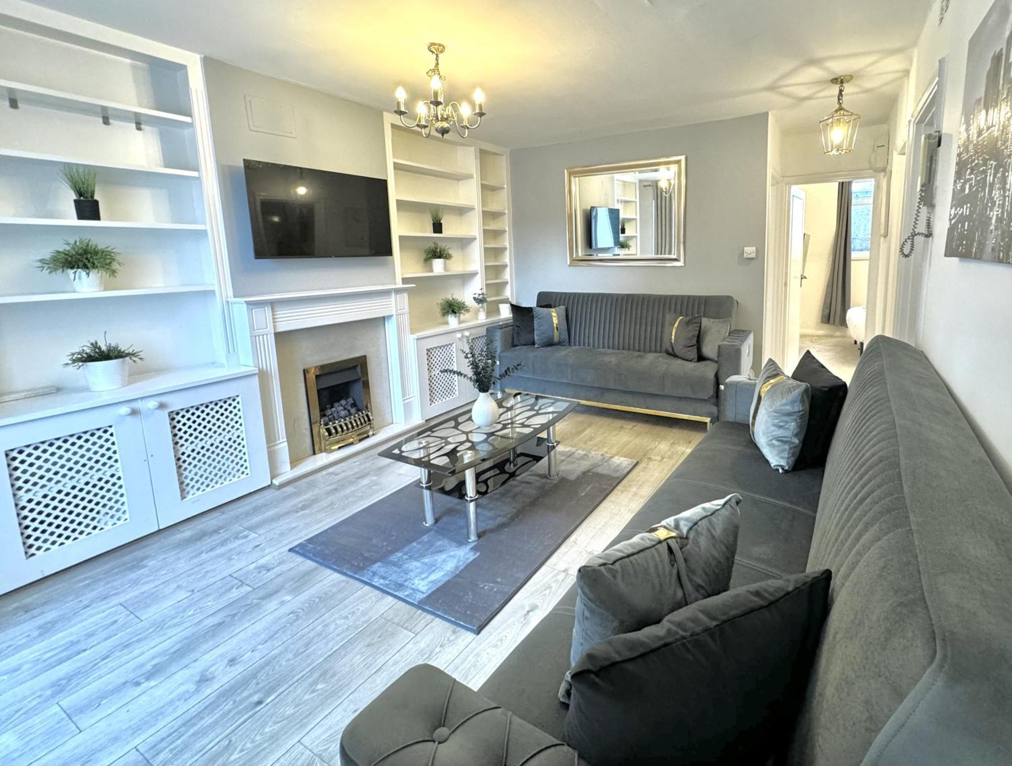 Newly Renovated Kensington 2 Bedroom Apartment With Balcony Near Harrods Sleeps 6, 2 Min Walk From Station Londen Buitenkant foto