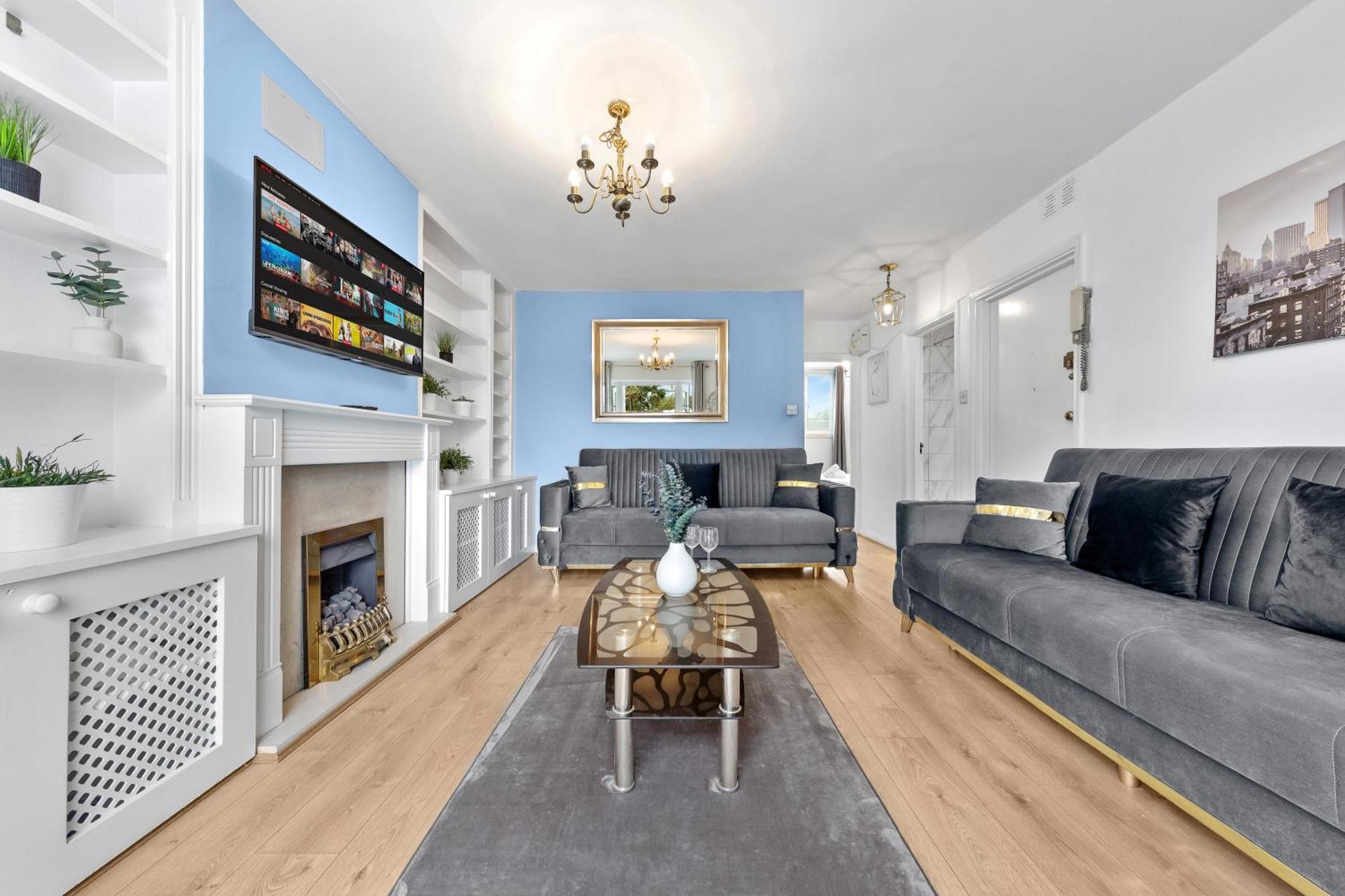 Newly Renovated Kensington 2 Bedroom Apartment With Balcony Near Harrods Sleeps 6, 2 Min Walk From Station Londen Buitenkant foto