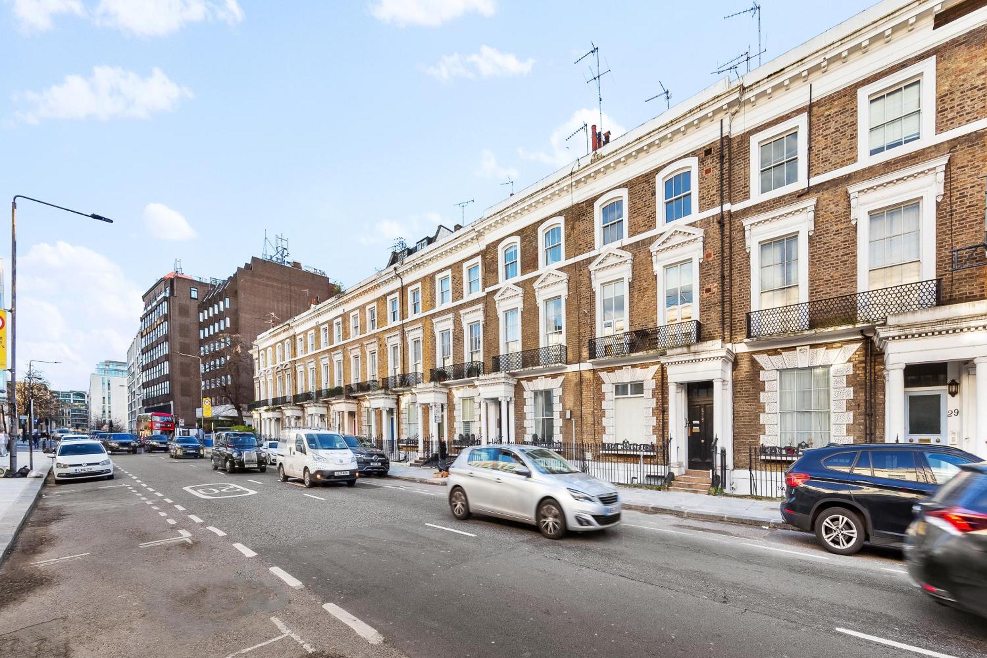 Newly Renovated Kensington 2 Bedroom Apartment With Balcony Near Harrods Sleeps 6, 2 Min Walk From Station Londen Buitenkant foto
