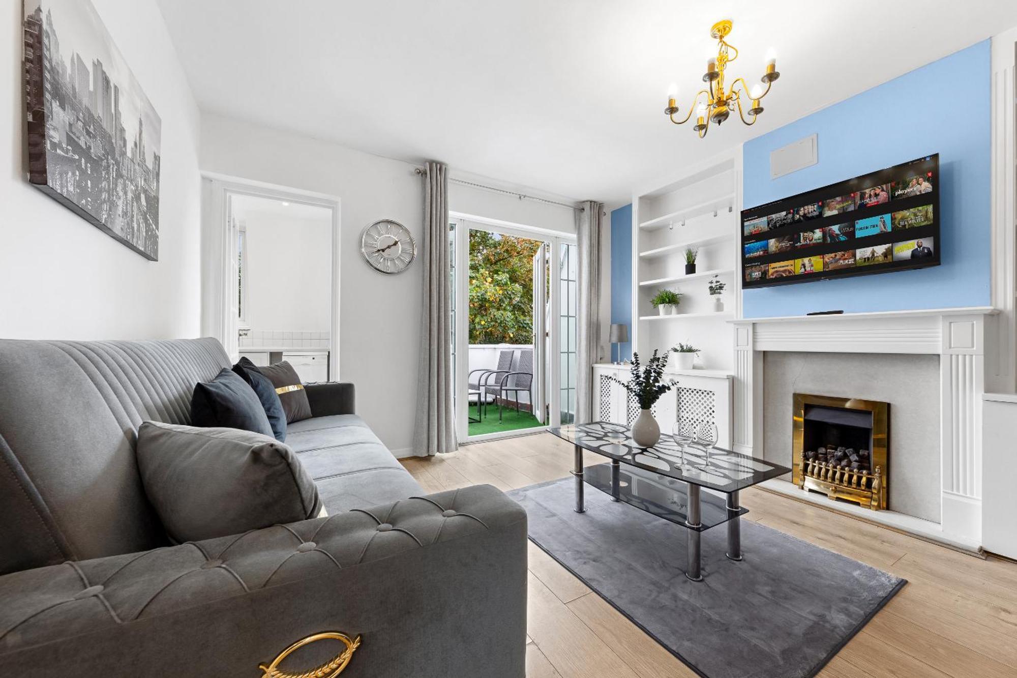 Newly Renovated Kensington 2 Bedroom Apartment With Balcony Near Harrods Sleeps 6, 2 Min Walk From Station Londen Buitenkant foto