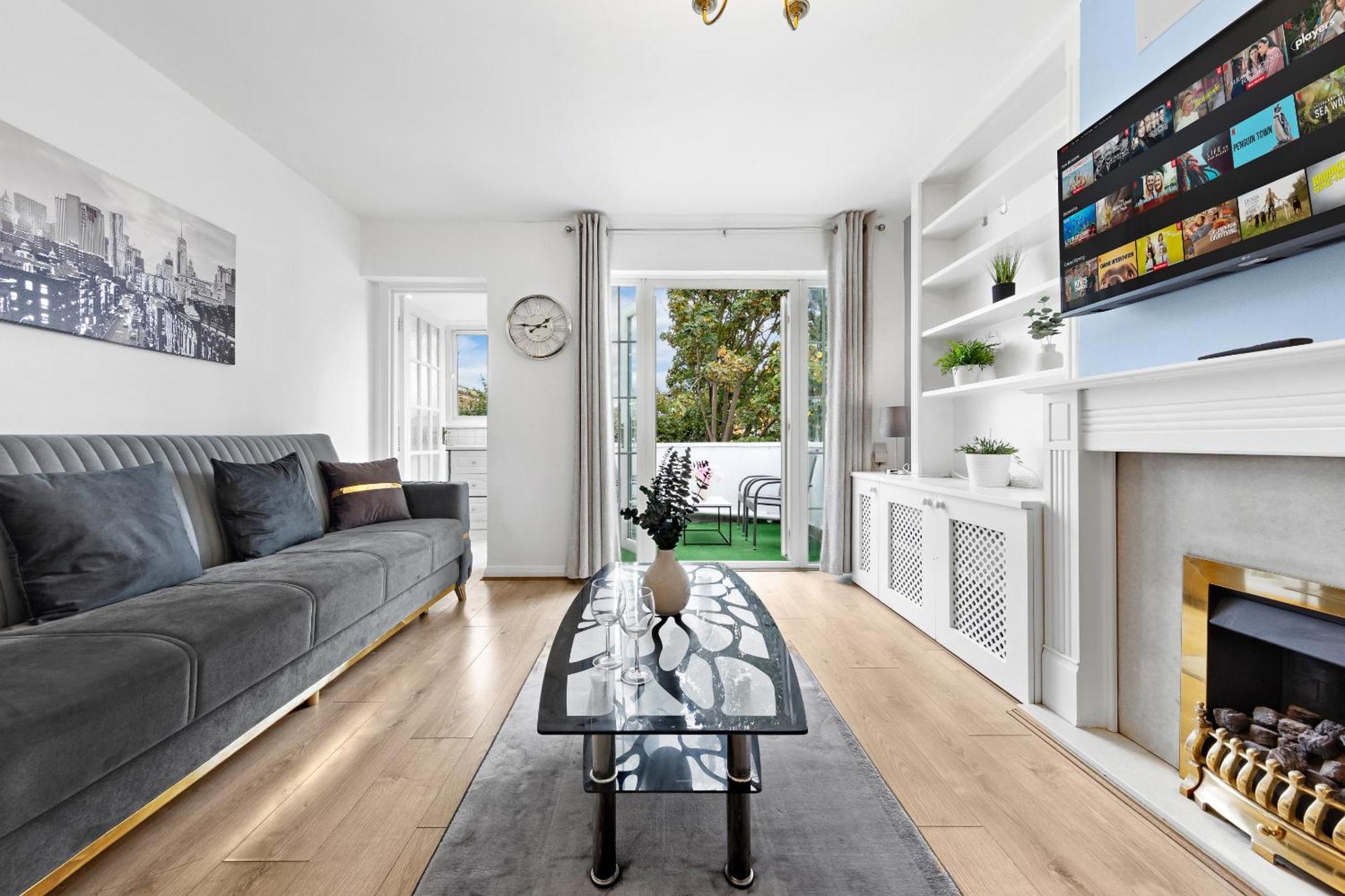 Newly Renovated Kensington 2 Bedroom Apartment With Balcony Near Harrods Sleeps 6, 2 Min Walk From Station Londen Buitenkant foto